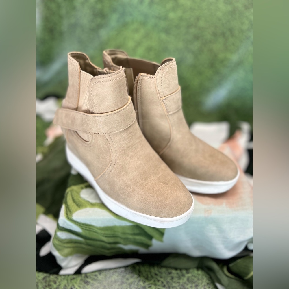 Serra Ladies Wedge Sneakers